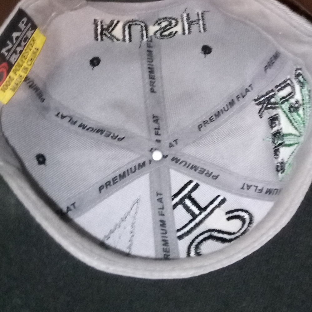 Kush snap back hat - Picture 2 of 3